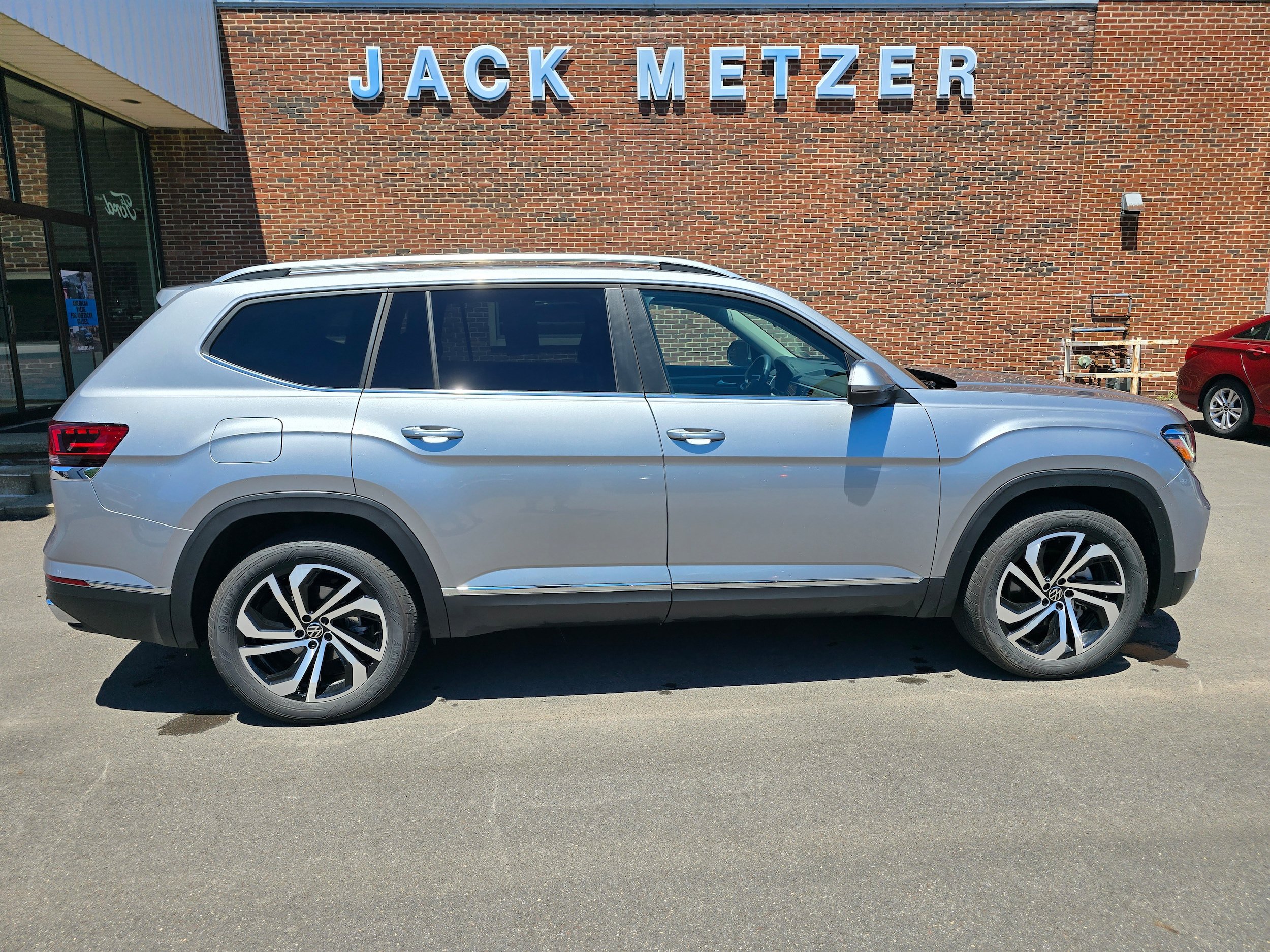 Used 2023 Volkswagen Atlas SEL AWD/4WD image 8