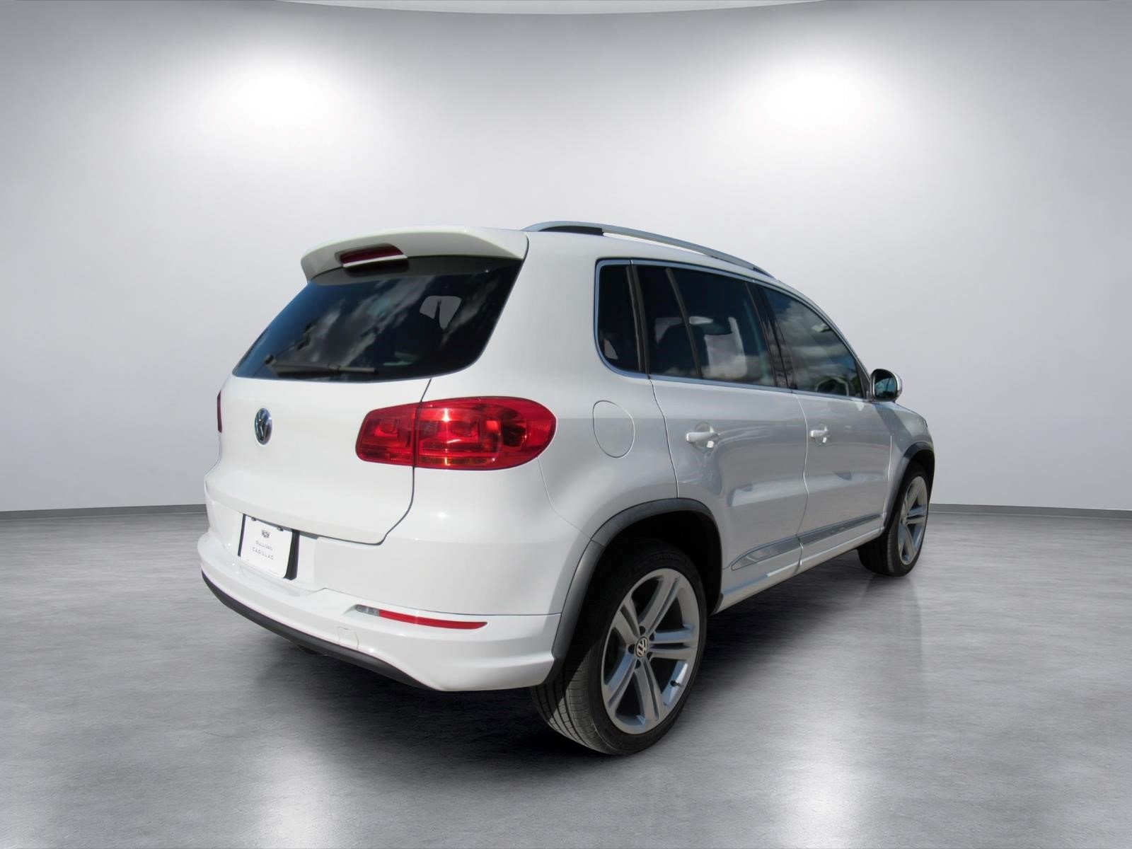 Used 2016 Volkswagen Tiguan R-Line FWD image 6