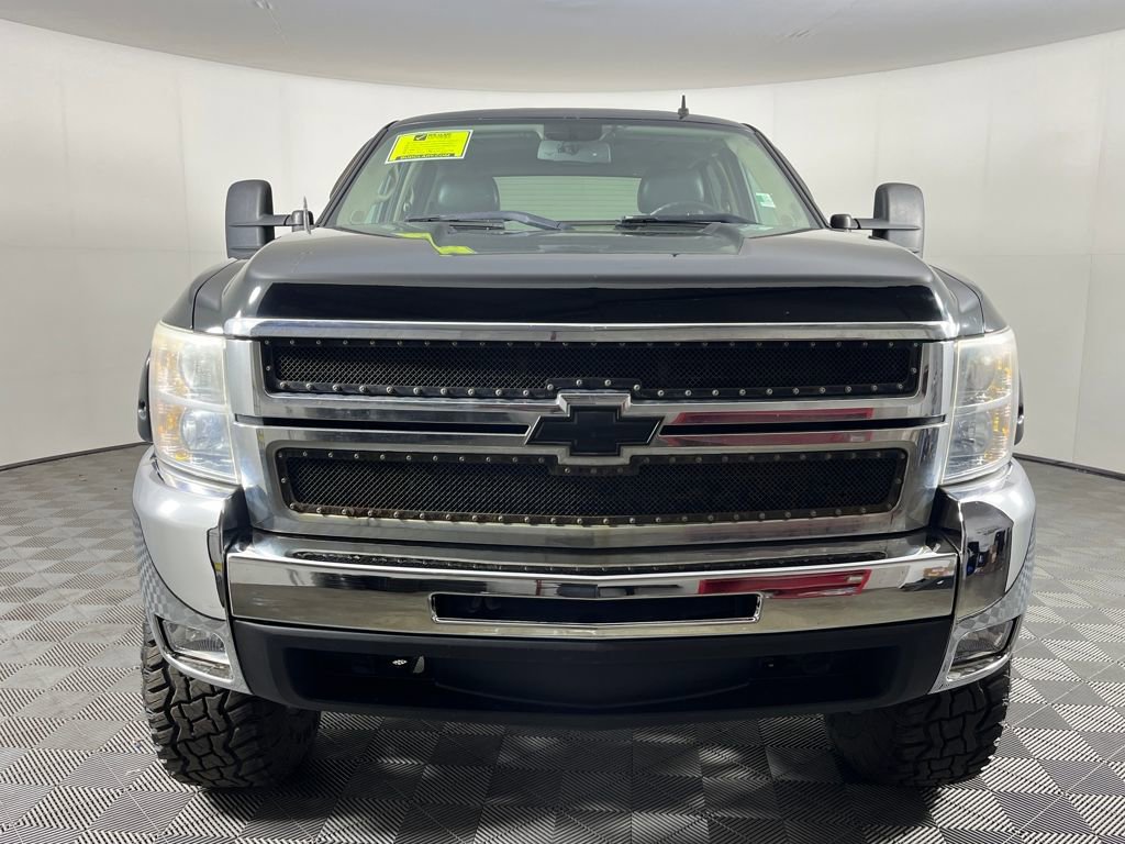 Used 2010 Chevrolet Silverado 2500 LTZ AWD/4WD image 2