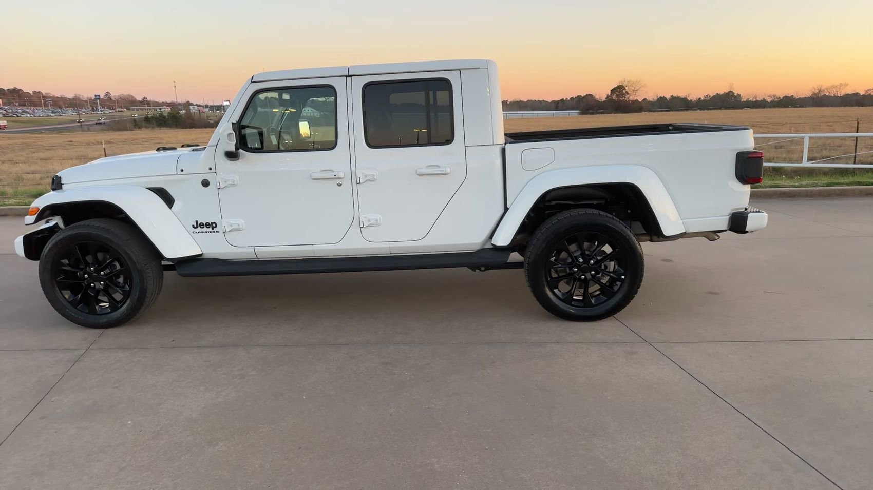 Used 2023 Jeep Gladiator Overland image 6