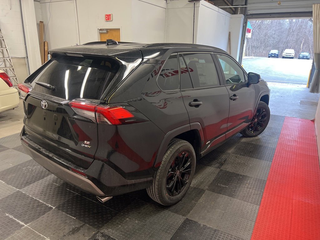 New 2025 Toyota RAV4 SE image 10