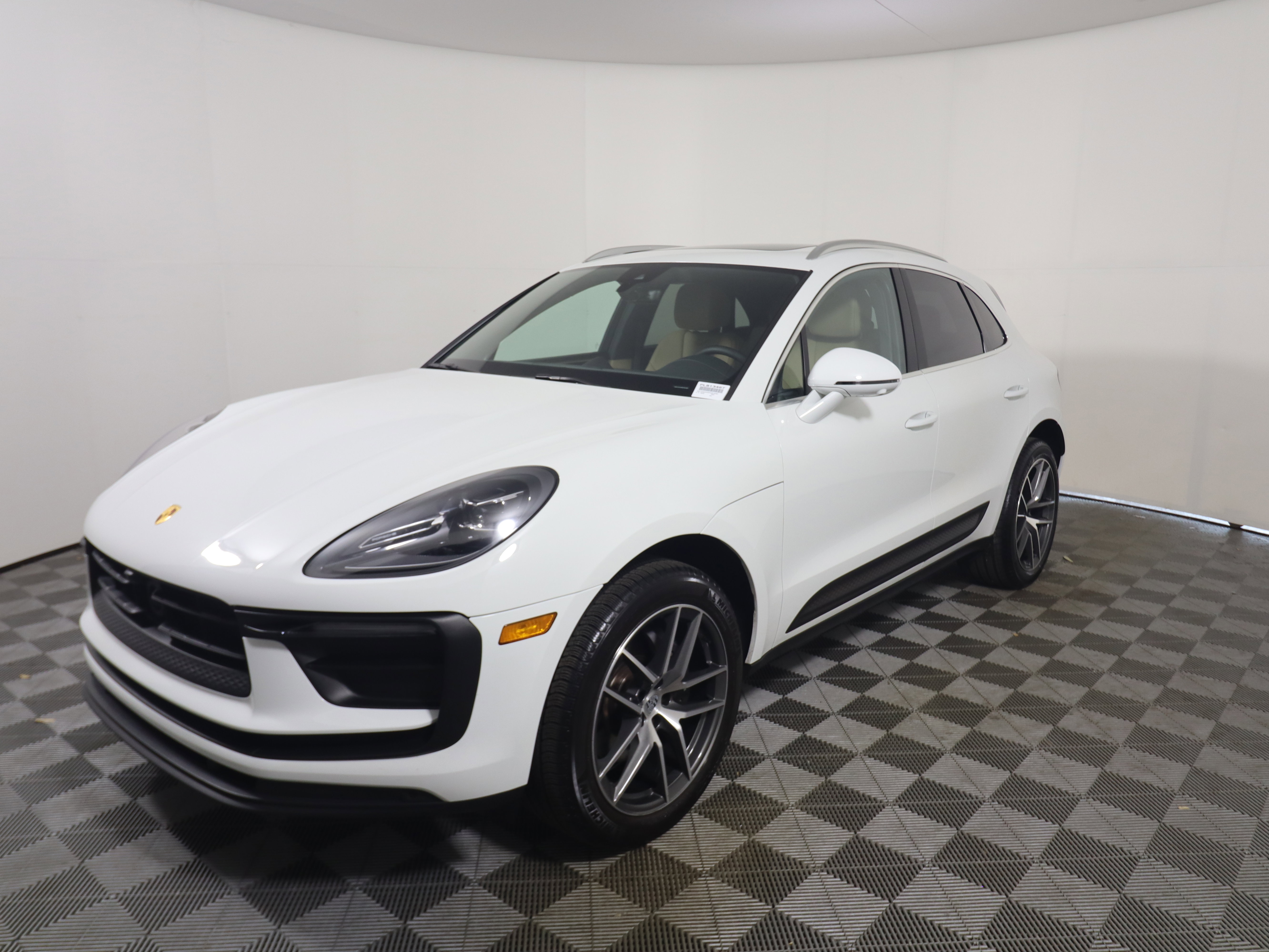 Certified 2023 Porsche Macan image 11