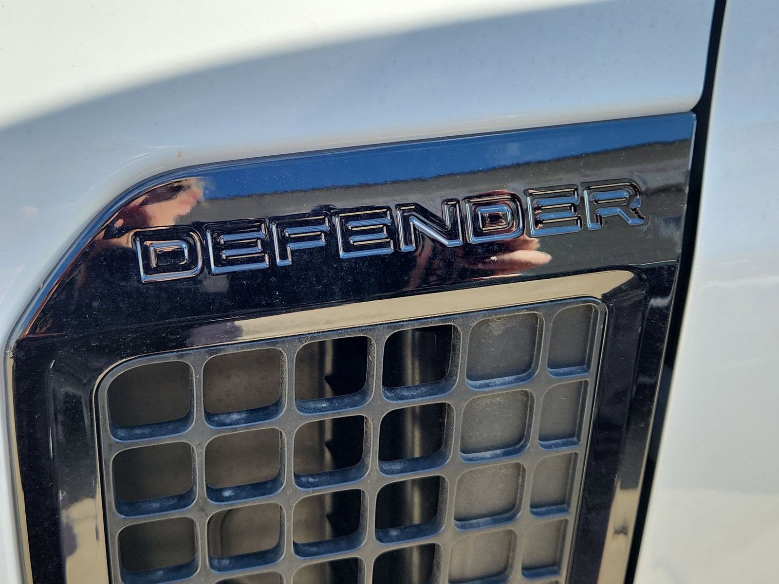 Used 2025 Land Rover Defender 90 S image 5