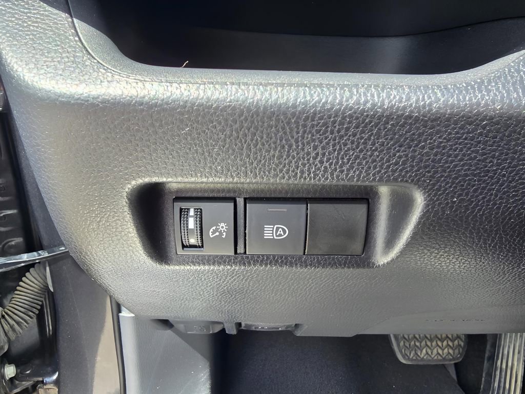 Used 2021 Toyota RAV4 XLE AWD/4WD image 21