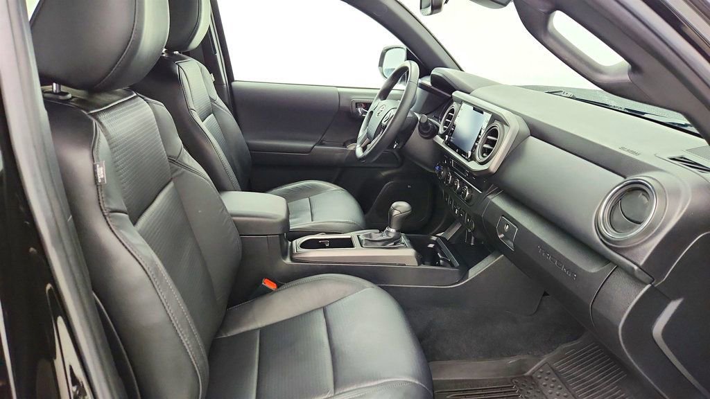 Used 2023 Toyota Tacoma TRD Off-Road w/ TRD Premium Off Road Package AWD/4WD image 25