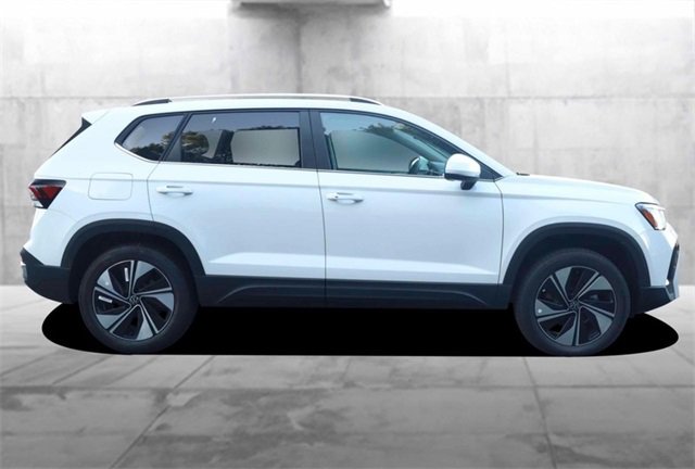 New 2025 Volkswagen Taos SE image 5