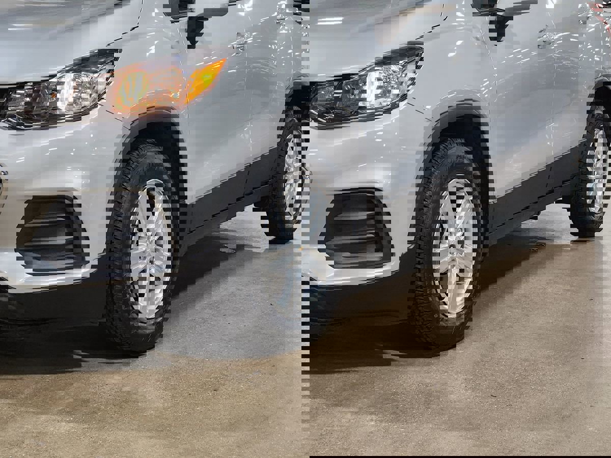 Used 2022 Chevrolet Trax LS w/ Tint and Cruise Package image 17