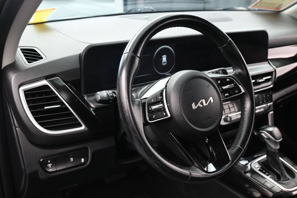 Used 2024 Kia Seltos S FWD image 14