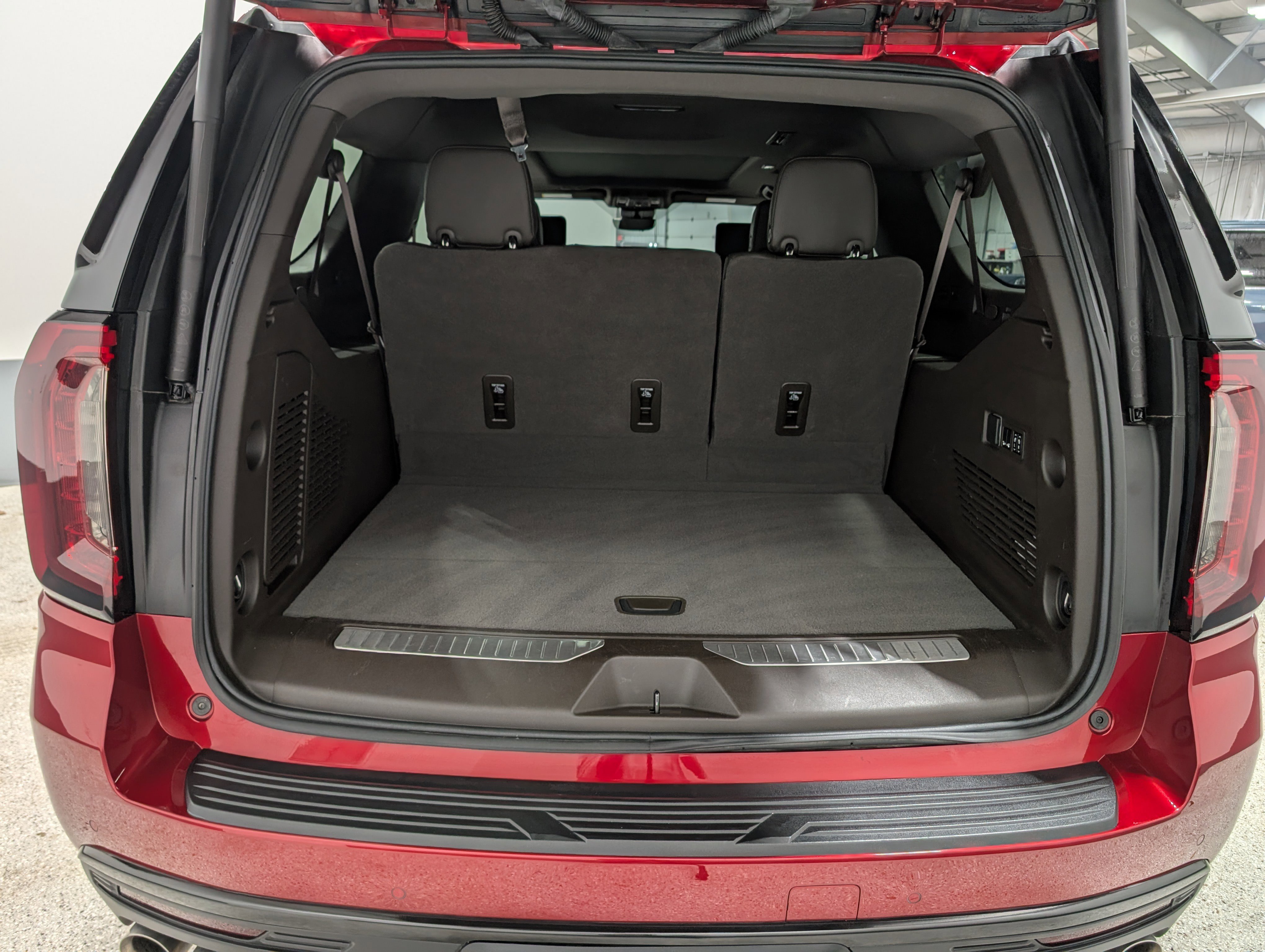 Used 2023 GMC Yukon XL Denali w/ Denali Reserve Package image 19