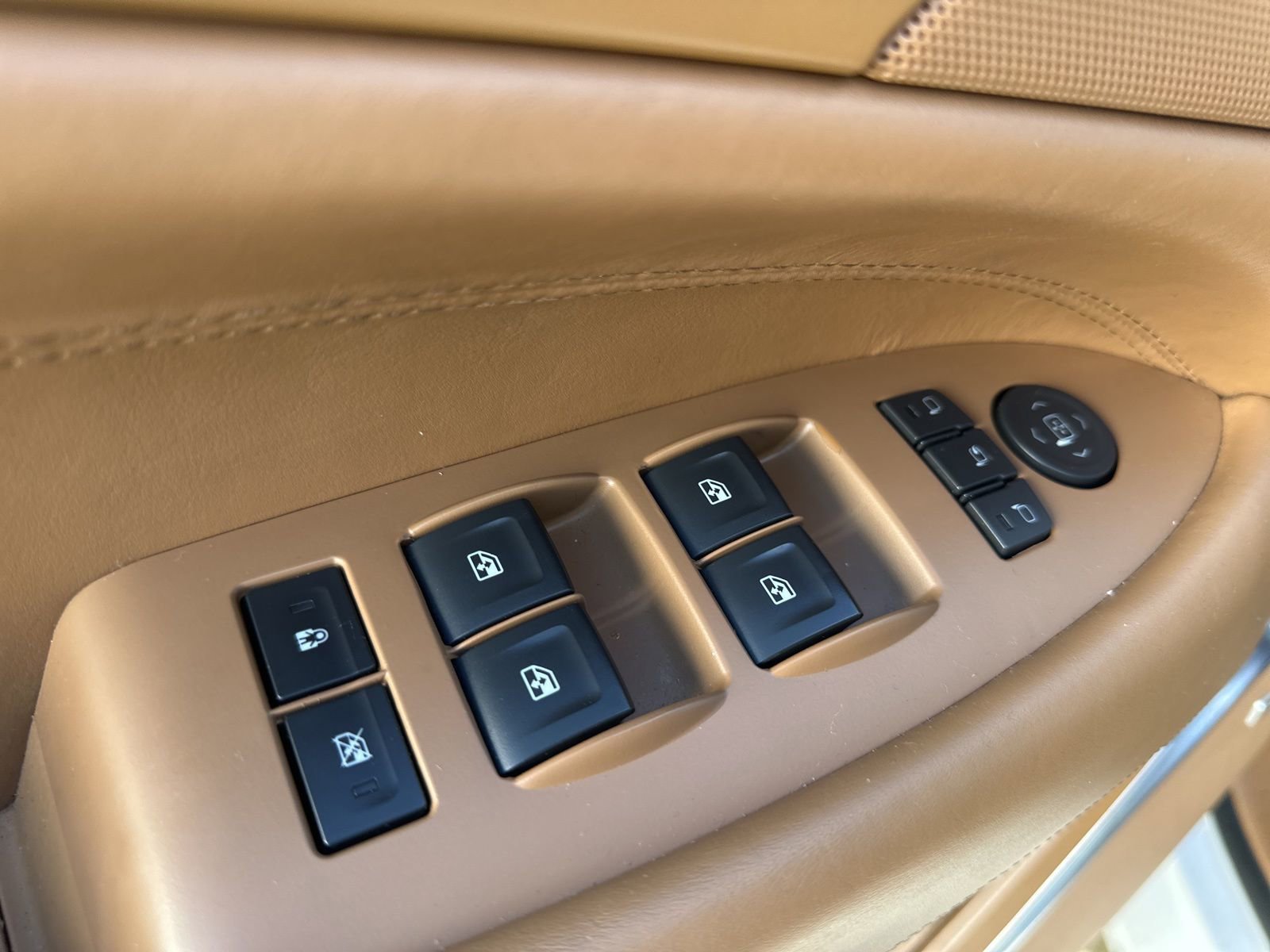 Used 2017 Cadillac Escalade ESV Platinum image 11