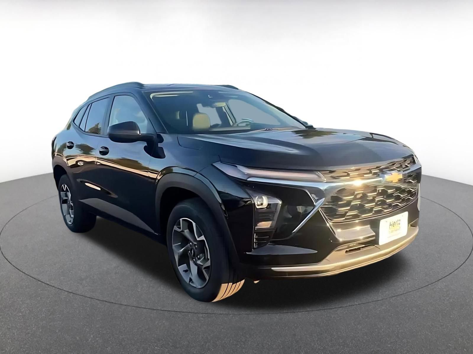 Used 2025 Chevrolet Trax LT image 2