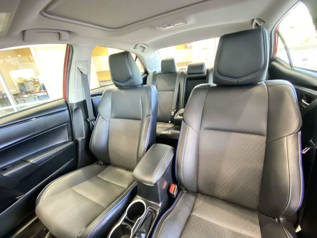Used 2017 Toyota Corolla SE w/ SE Premium Package FWD image 14