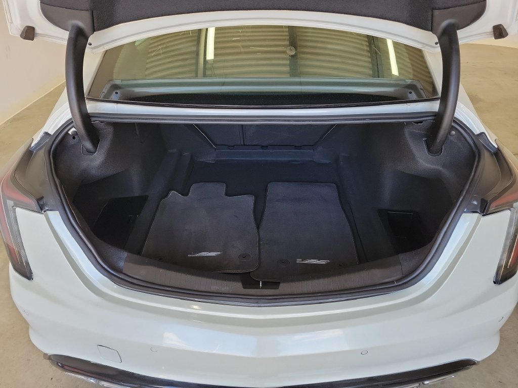 Used 2022 Cadillac CT5 V RWD image 10