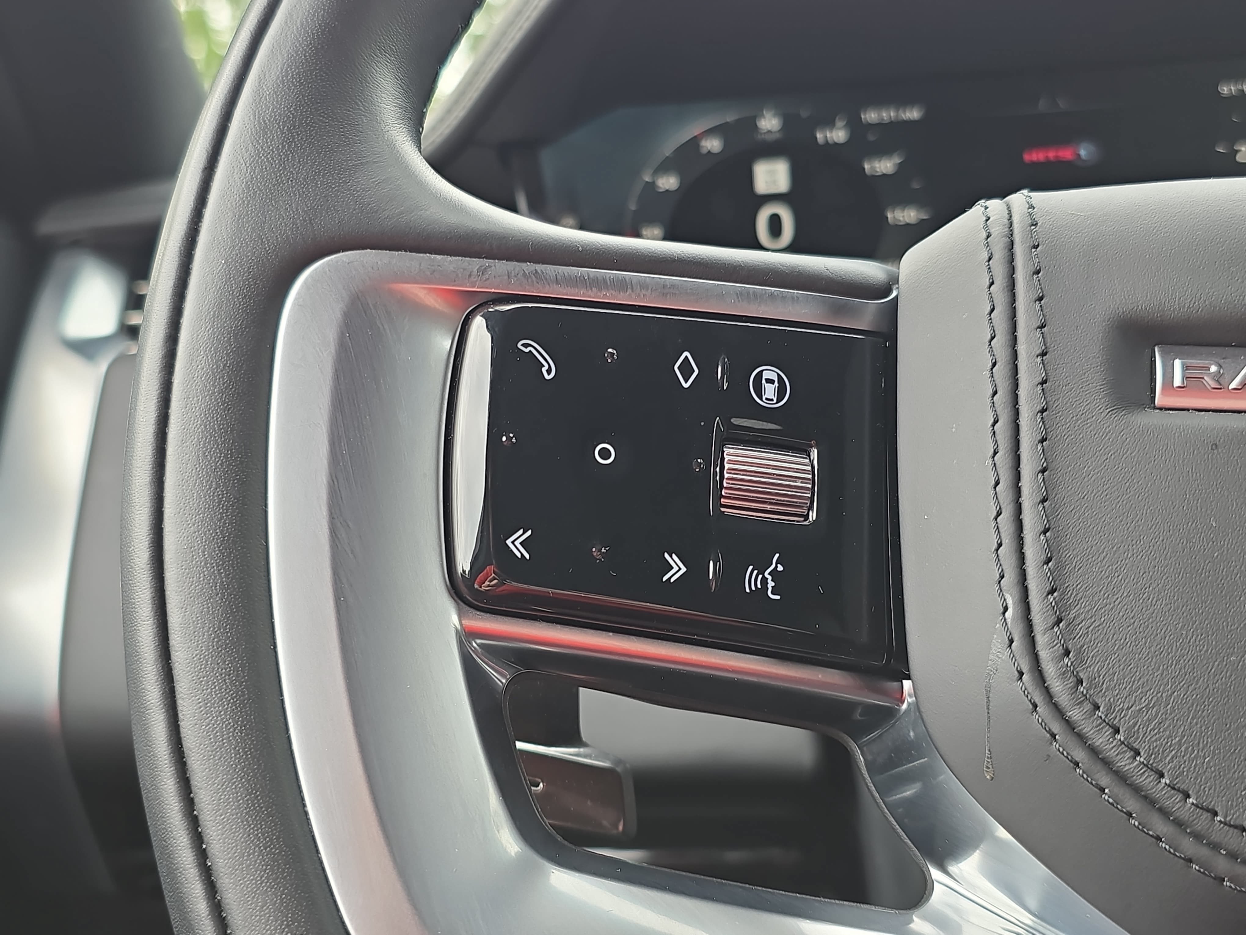 Certified 2024 Land Rover Range Rover SE AWD/4WD image 17