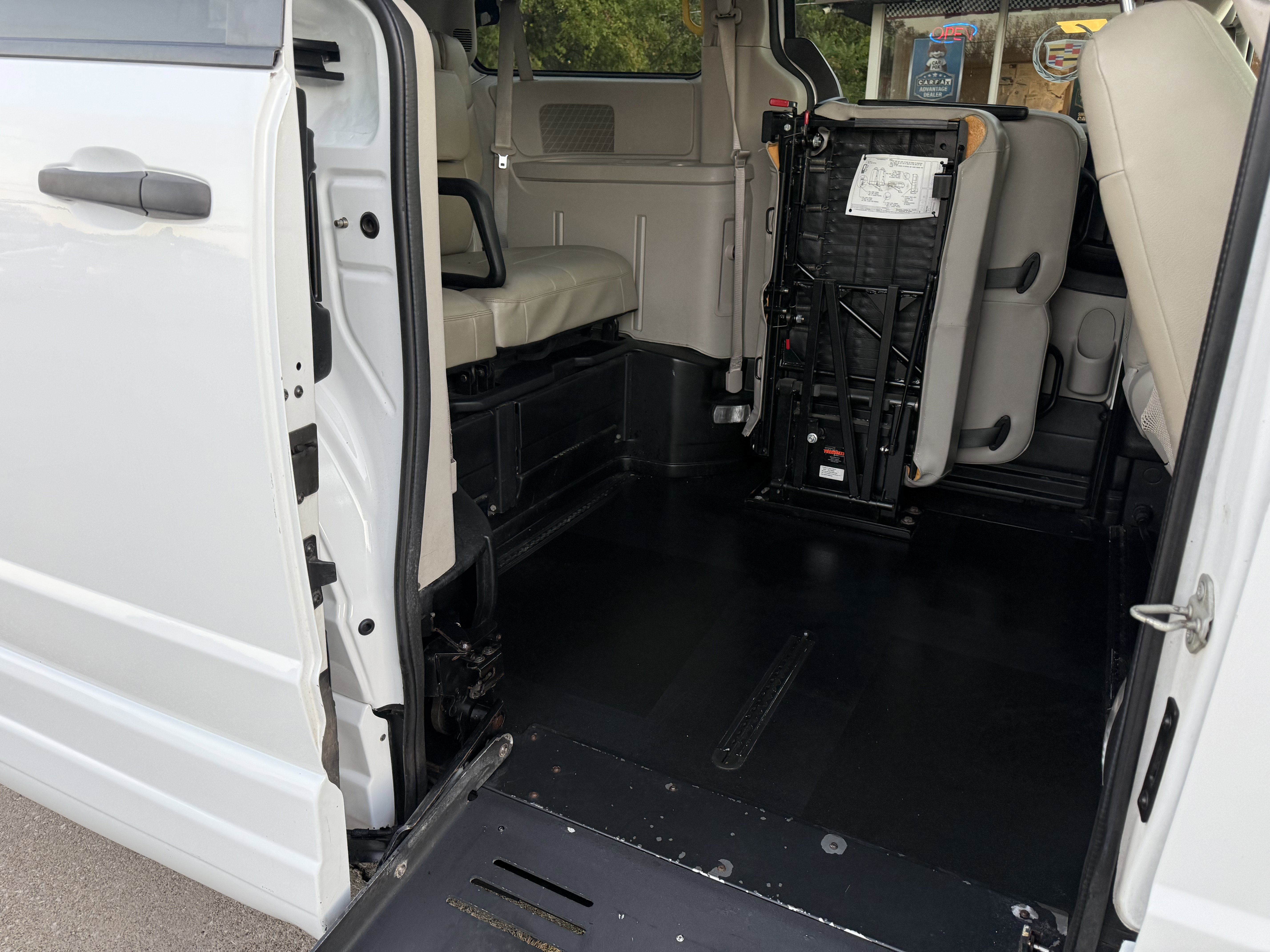 Used 2019 Dodge Grand Caravan SE image 30