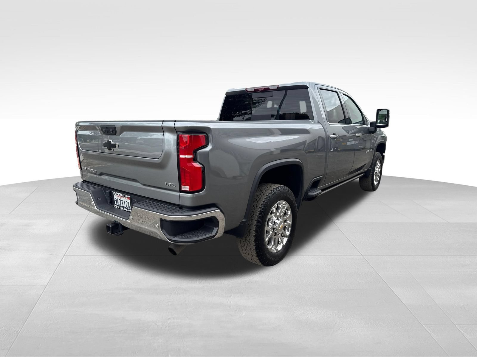 Used 2025 Chevrolet Silverado 2500 LTZ w/ LTZ Premium Package AWD/4WD image 5