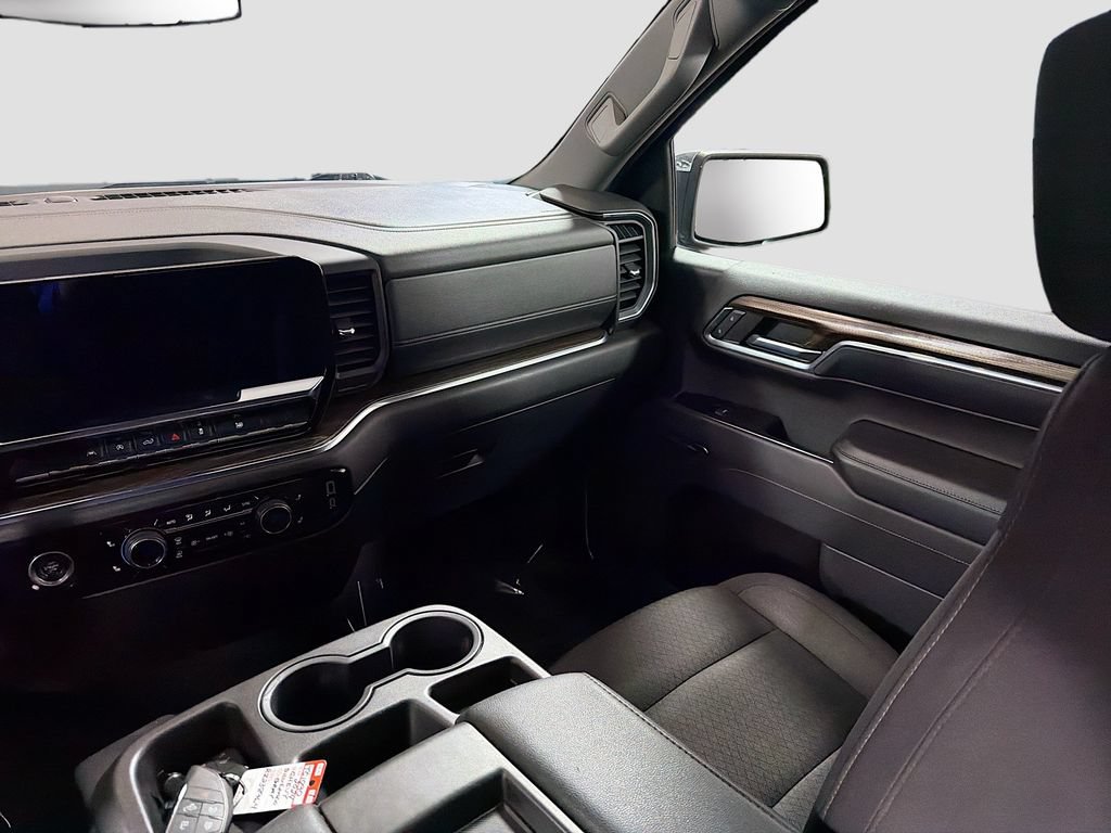 Used 2024 Chevrolet Silverado 1500 LT AWD/4WD image 24