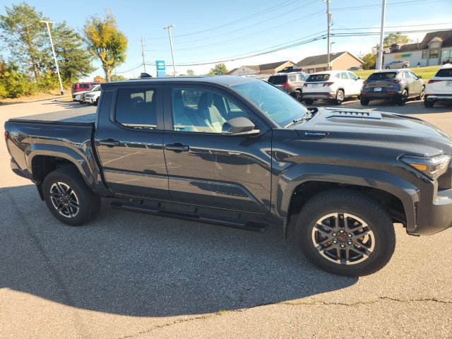 Used 2024 Toyota Tacoma TRD Sport w/ TRD Sport Upgrade Package AWD/4WD image 6