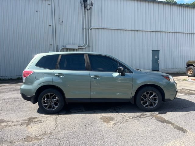 Used 2017 Subaru Forester 2.5i AWD/4WD image 4