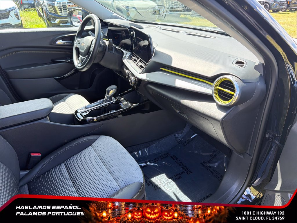 Used 2025 Chevrolet Trax LT w/ Driver Confidence Package FWD image 28