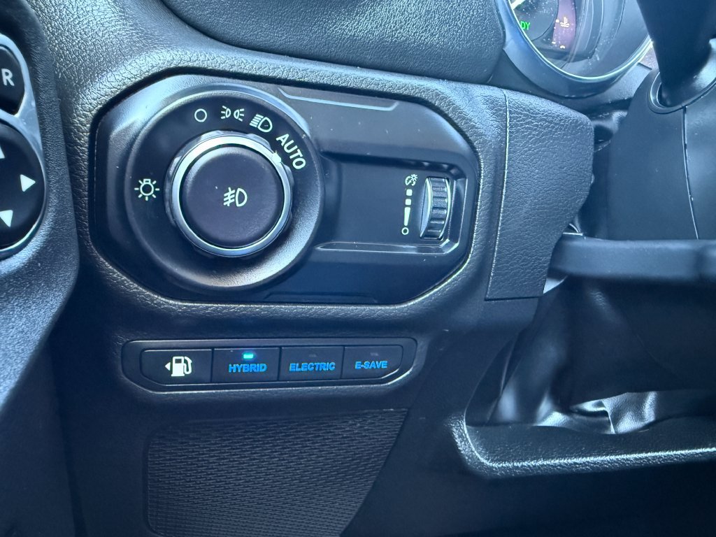 Used 2023 Jeep Wrangler Unlimited Sahara AWD/4WD image 27