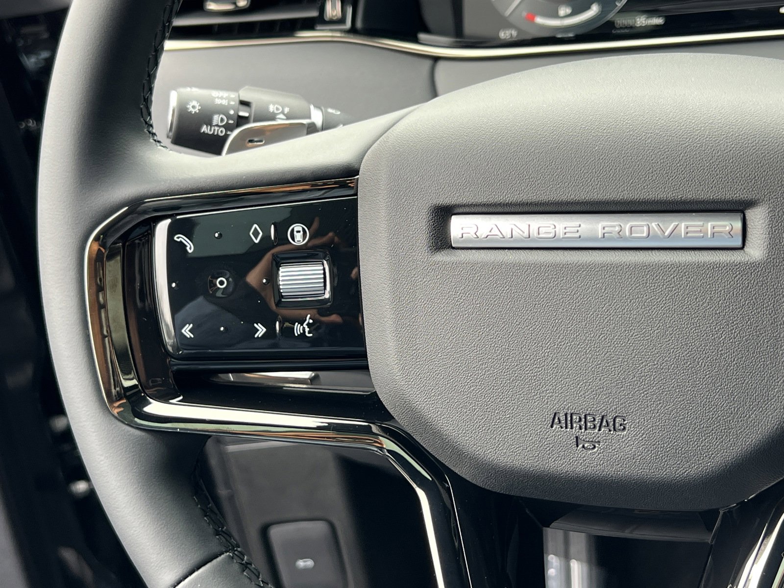 New 2025 Land Rover Range Rover Evoque Dynamic SE AWD/4WD image 27