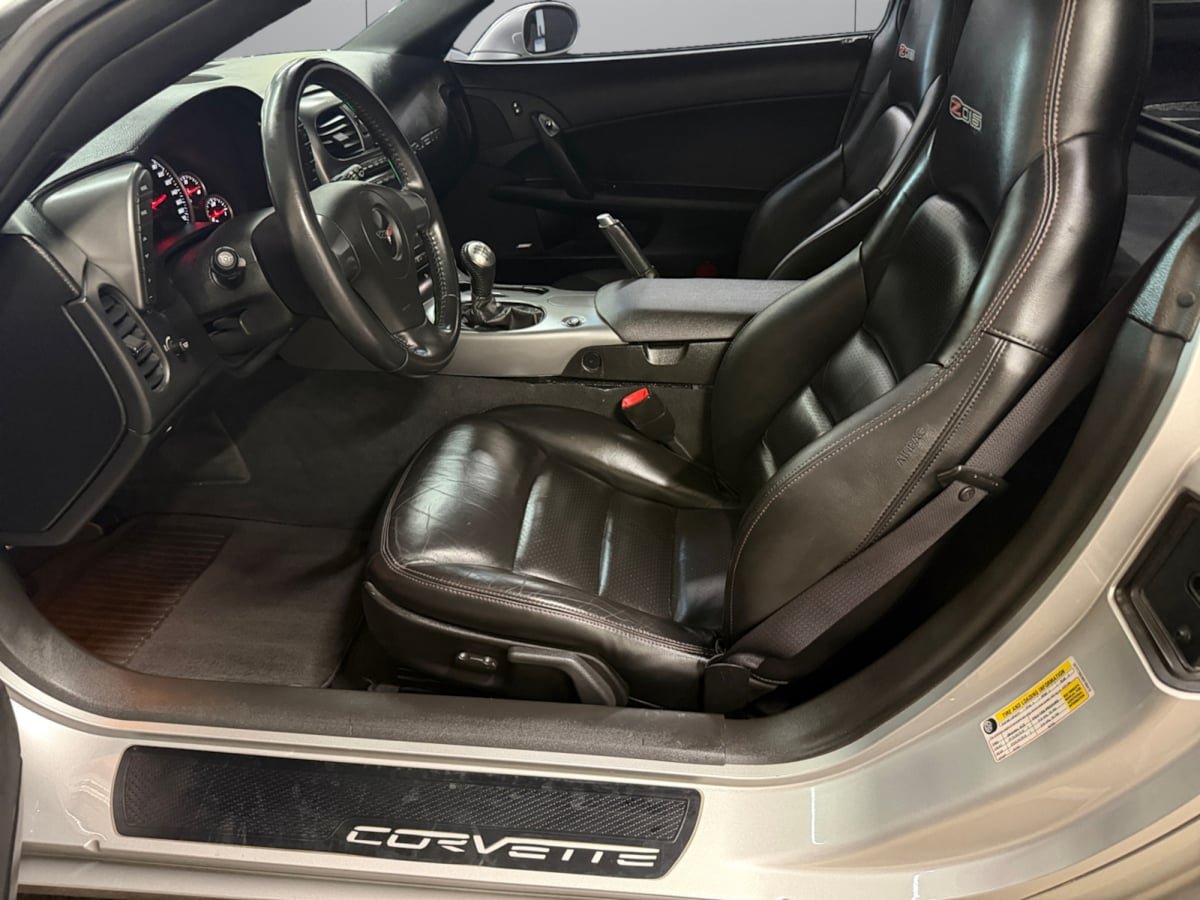Used 2006 Chevrolet Corvette Z06 w/ Preferred Equipment Group RWD image 10