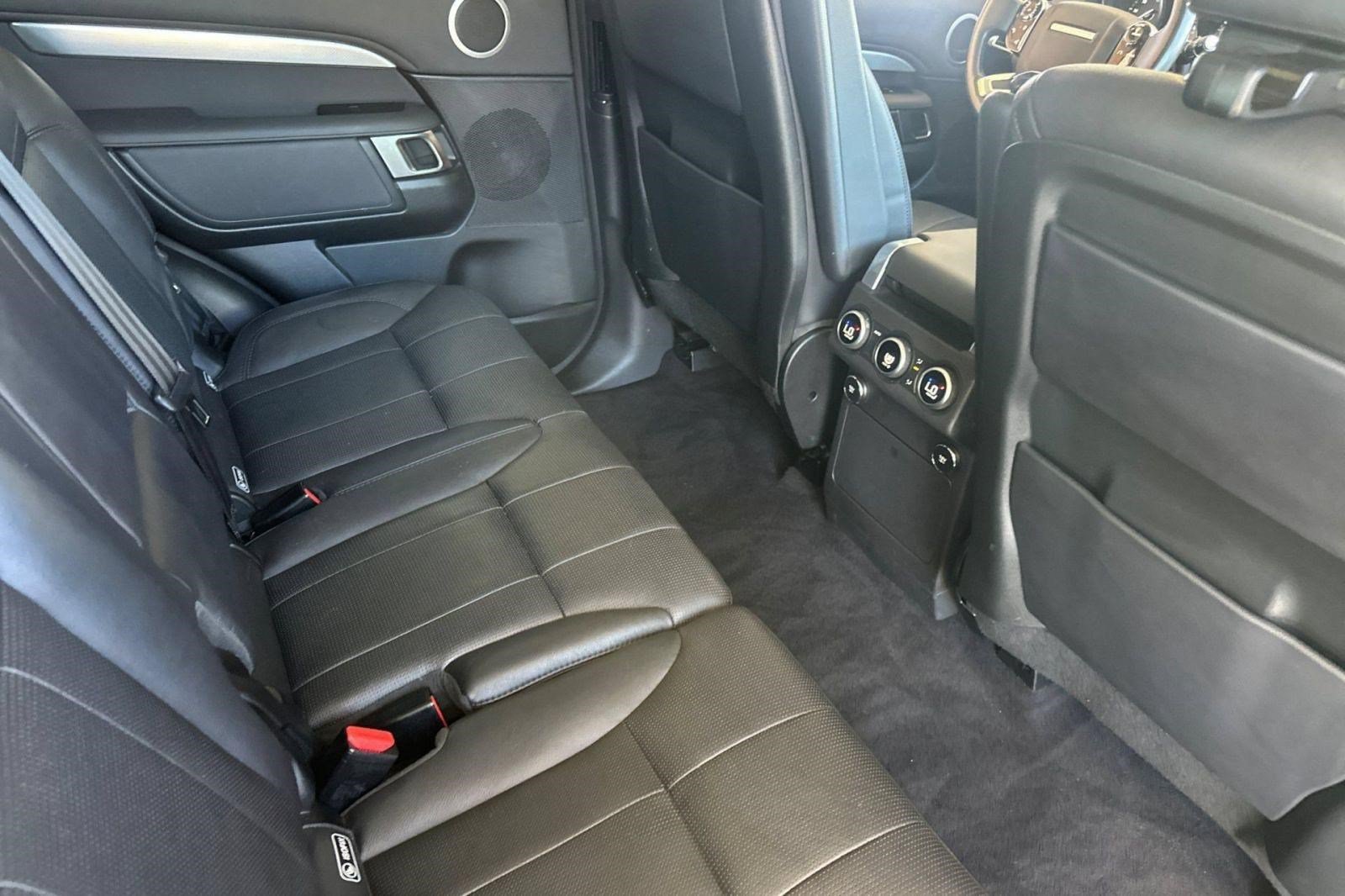Used 2020 Land Rover Discovery Landmark AWD/4WD image 35