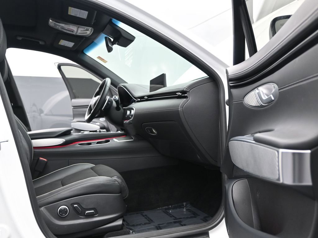 Used 2025 Genesis GV70 2.5T w/ Sport Prestige Package image 17