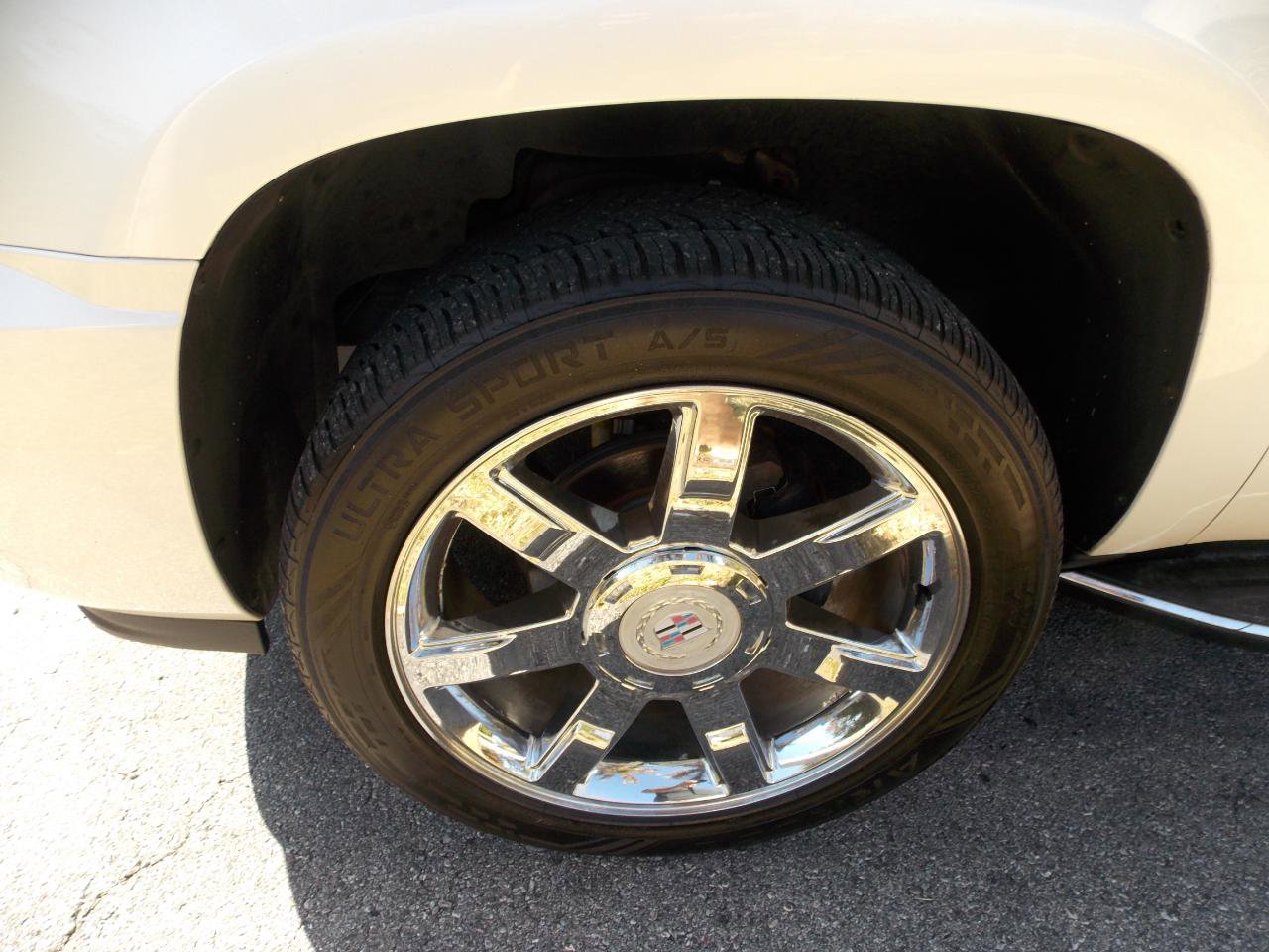 Used 2007 Cadillac Escalade 2WD w/ Information Package image 24