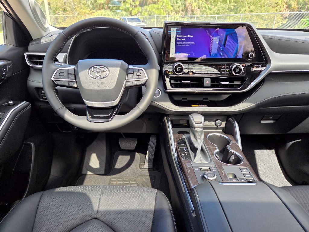 Certified 2026 Toyota Highlander Platinum AWD/4WD image 7