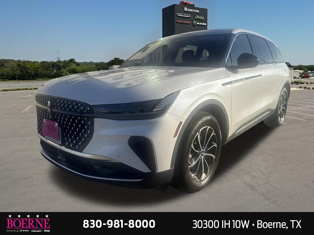 Used 2026 Lincoln Nautilus Premier AWD/4WD image 3