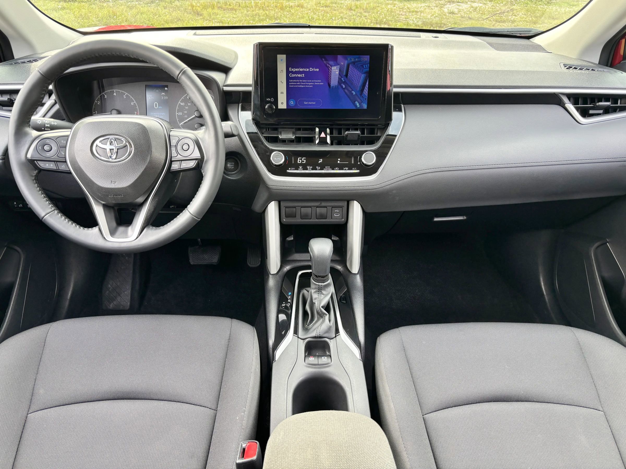 Used 2024 Toyota Corolla Cross LE image 11