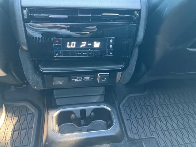 Used 2026 Jeep Grand Wagoneer Limited AWD/4WD image 23