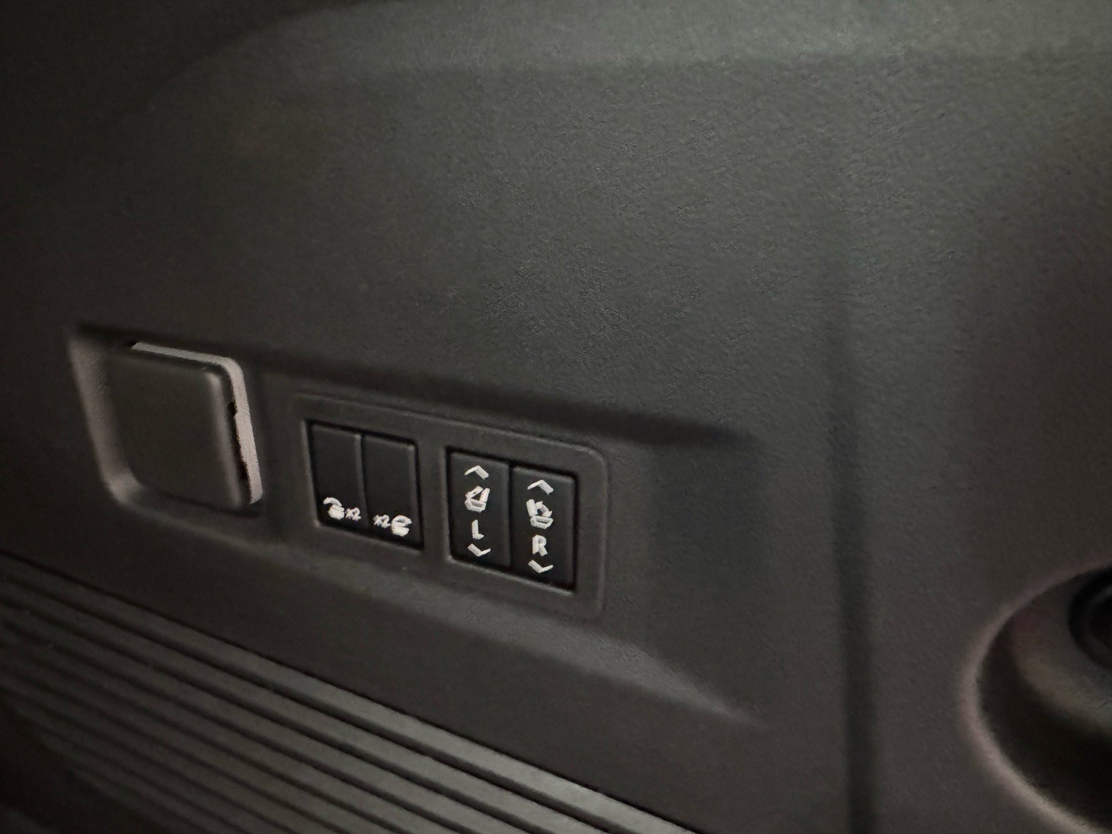 New 2026 GMC Yukon Denali Ultimate w/ LPO, Floor Liner Package AWD/4WD image 10