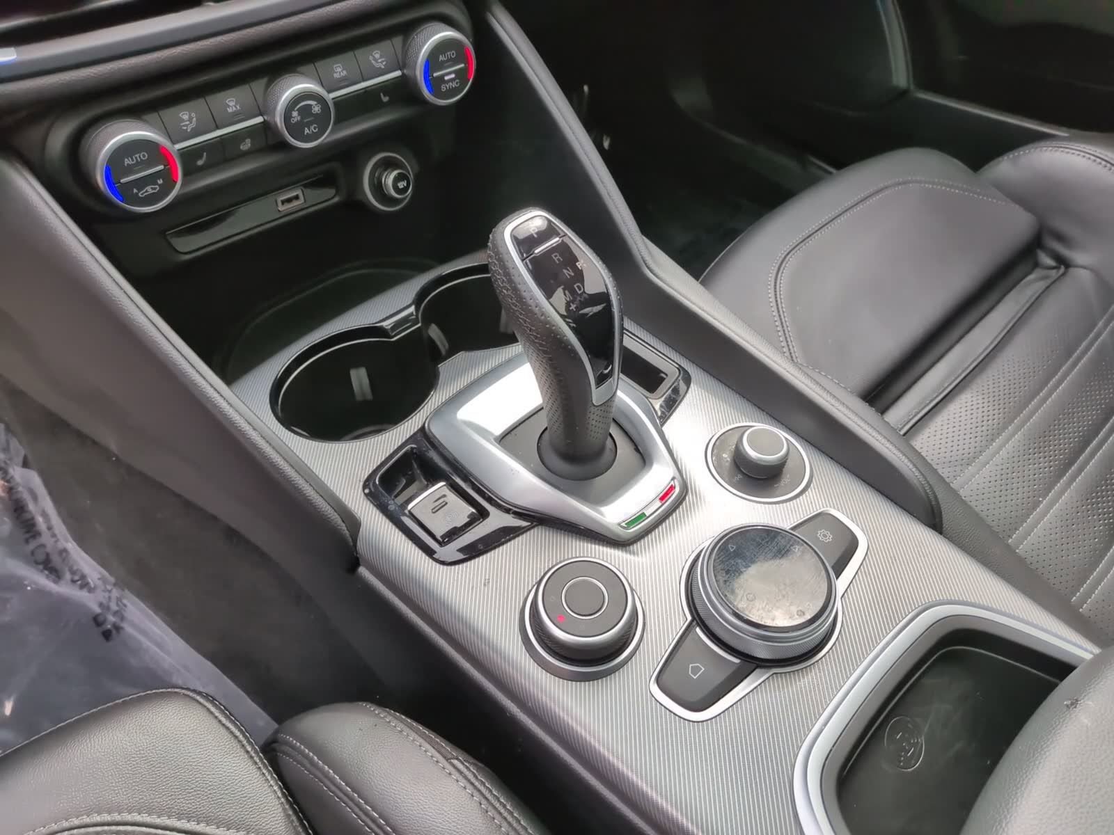 Used 2024 Alfa Romeo Giulia Veloce image 32