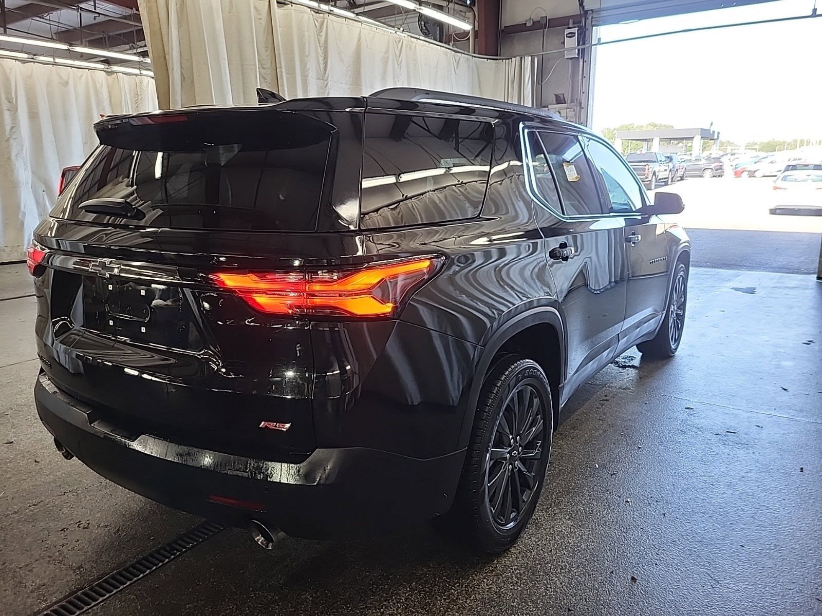 Used 2022 Chevrolet Traverse RS FWD image 6