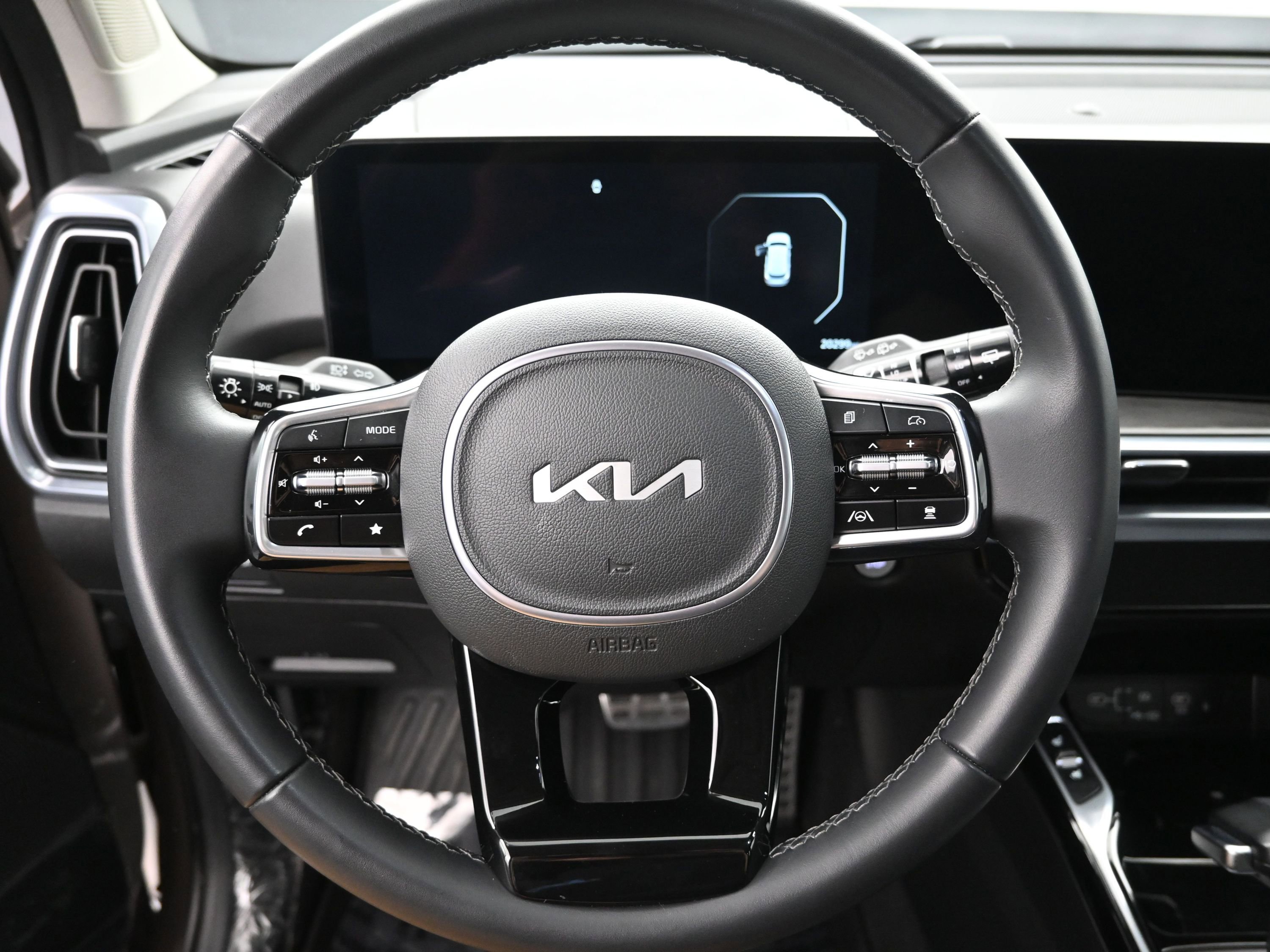 Used 2025 Kia Sorento SX image 13