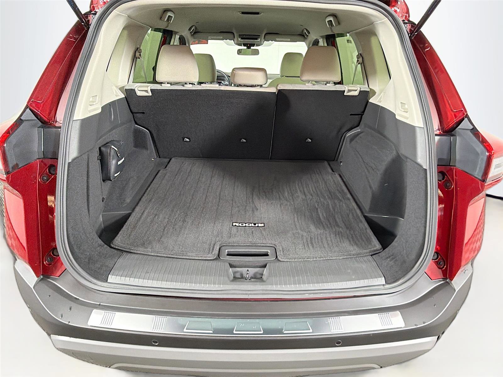 Used 2023 Nissan Rogue SV image 24