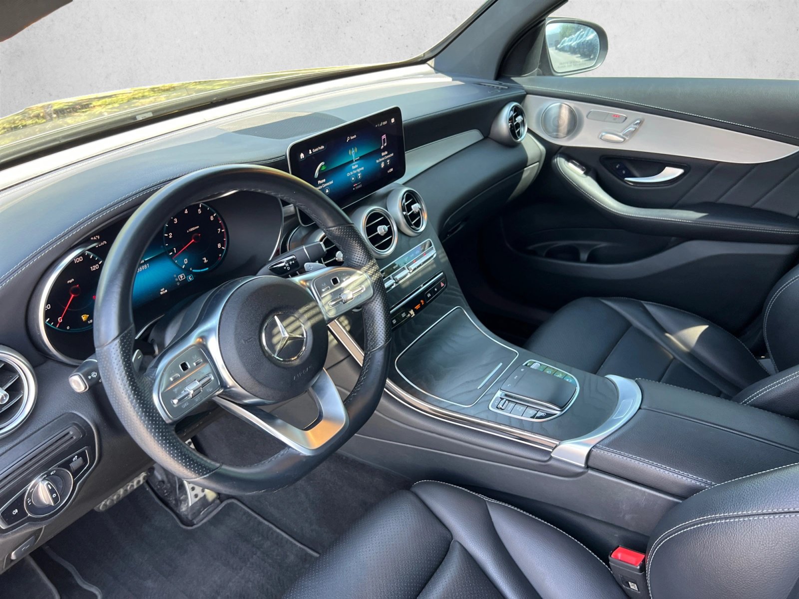 Used 2023 Mercedes-Benz GLC 300 4MATIC Coupe image 10