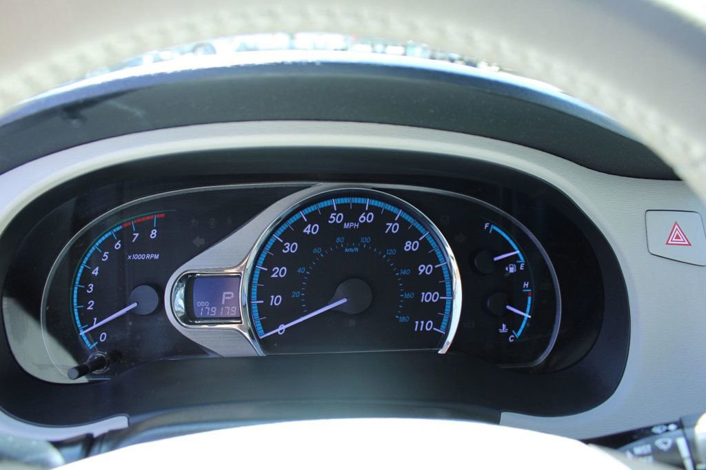 Used 2012 Toyota Sienna XLE image 17