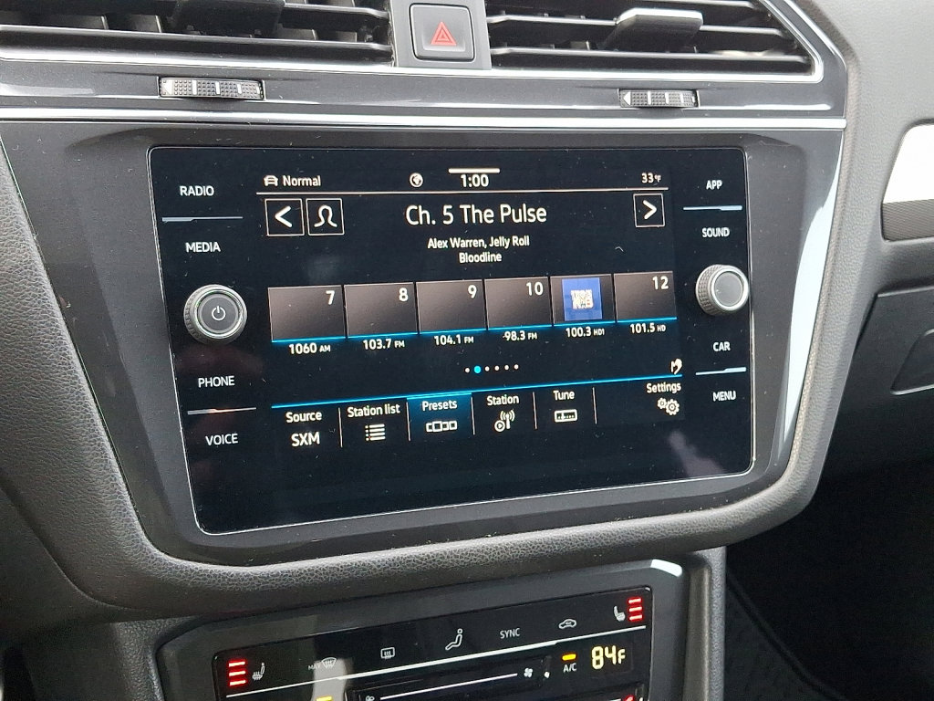 Used 2023 Volkswagen Tiguan SE R-Line image 26