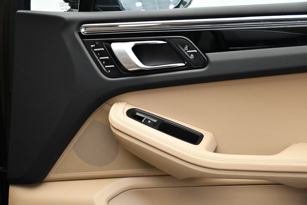 Certified 2025 Porsche Macan image 46