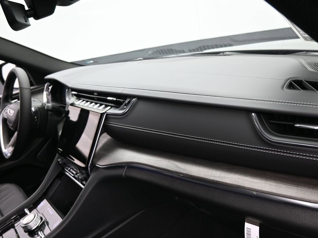 New 2025 Jeep Grand Cherokee L Overland image 18