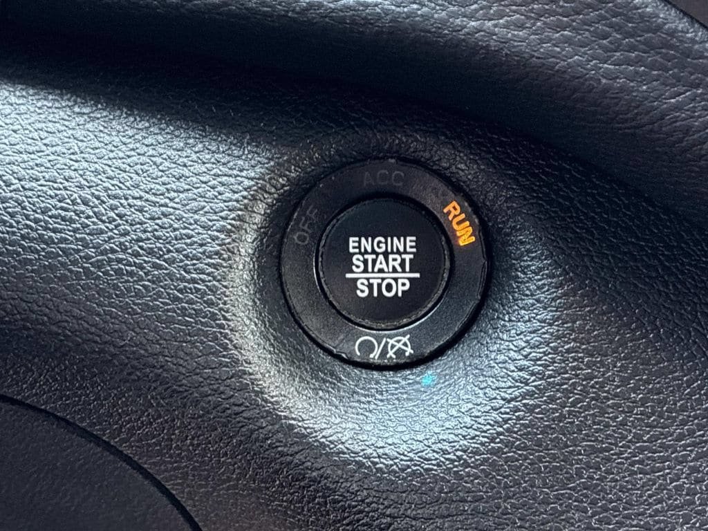 Used 2019 Jeep Cherokee Latitude Plus w/ Comfort/Convenience Group AWD/4WD image 27