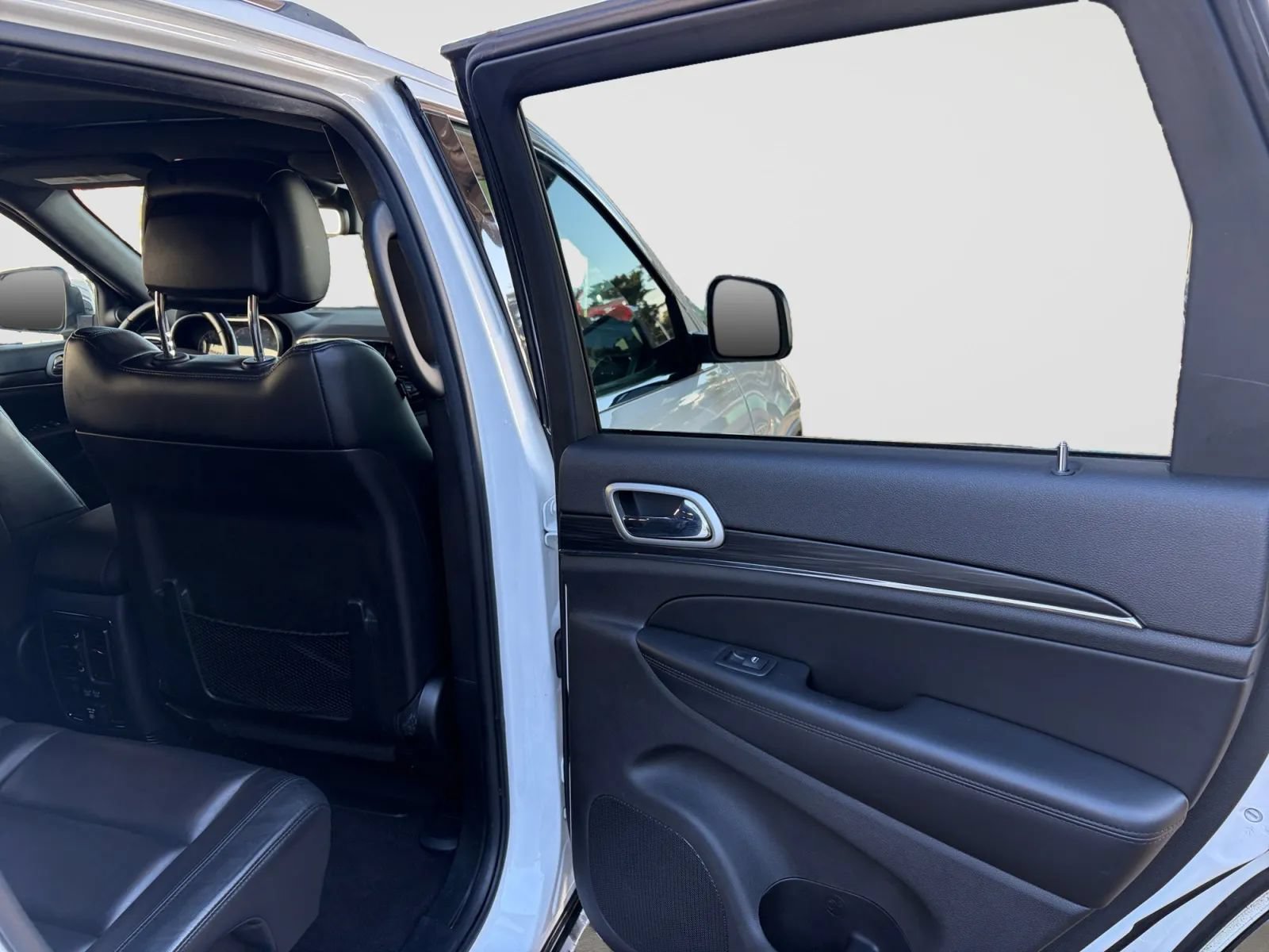 Used 2020 Jeep Grand Cherokee Limited AWD/4WD image 17