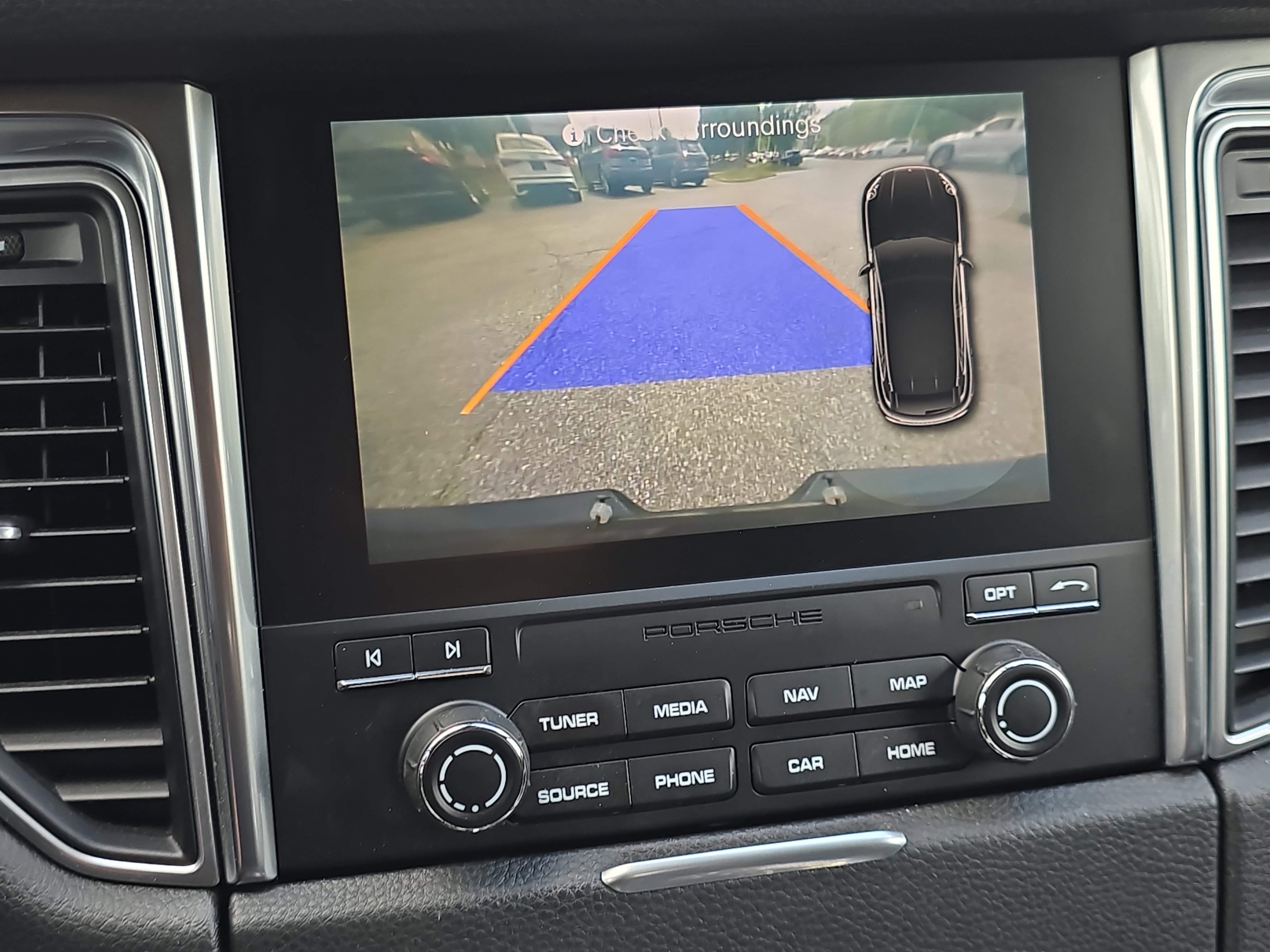 Used 2018 Porsche Macan AWD/4WD image 24