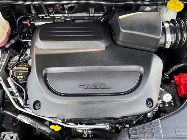 Used 2025 Chrysler Pacifica Select FWD image 21