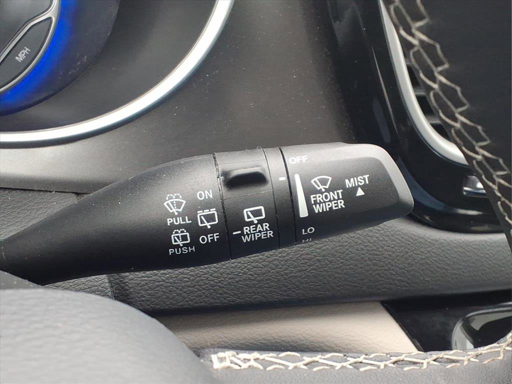 Used 2024 Chrysler Pacifica Touring-L image 28