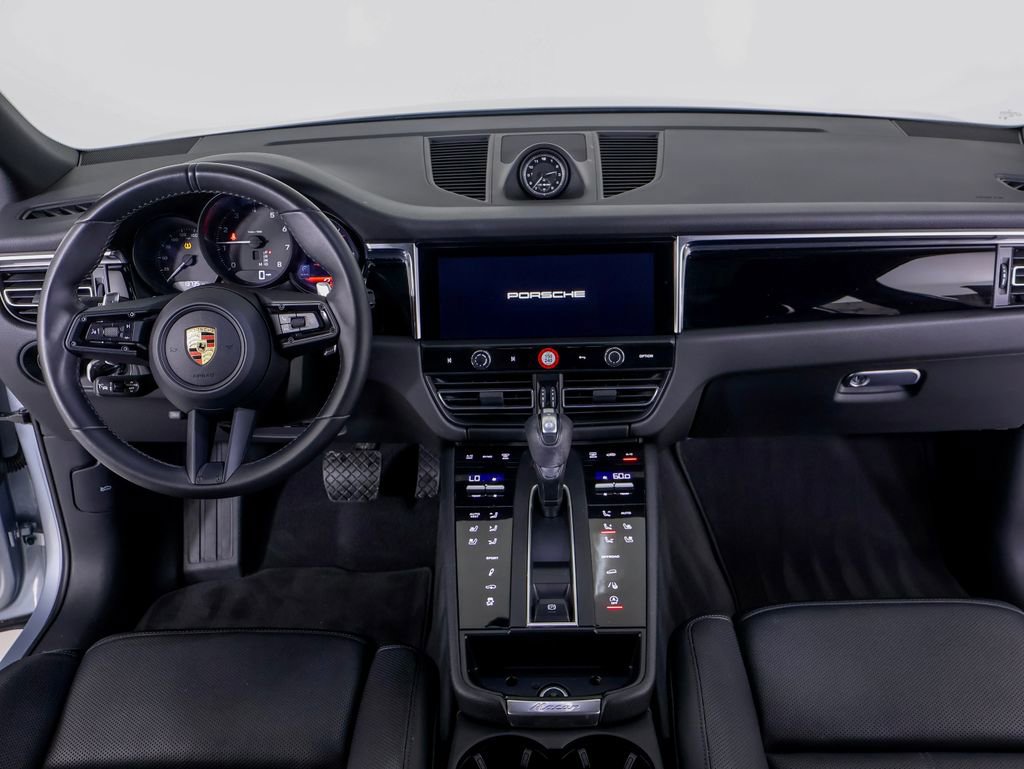 Certified 2024 Porsche Macan w/ Premium Plus Package image 10